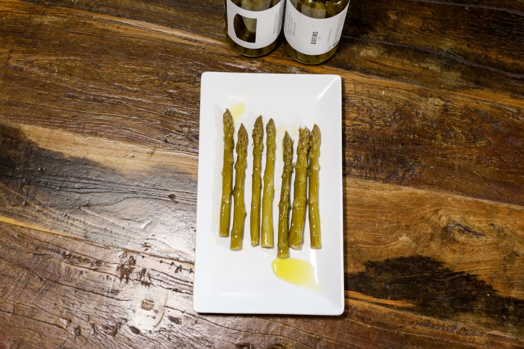 Esparragos trigueros confitados